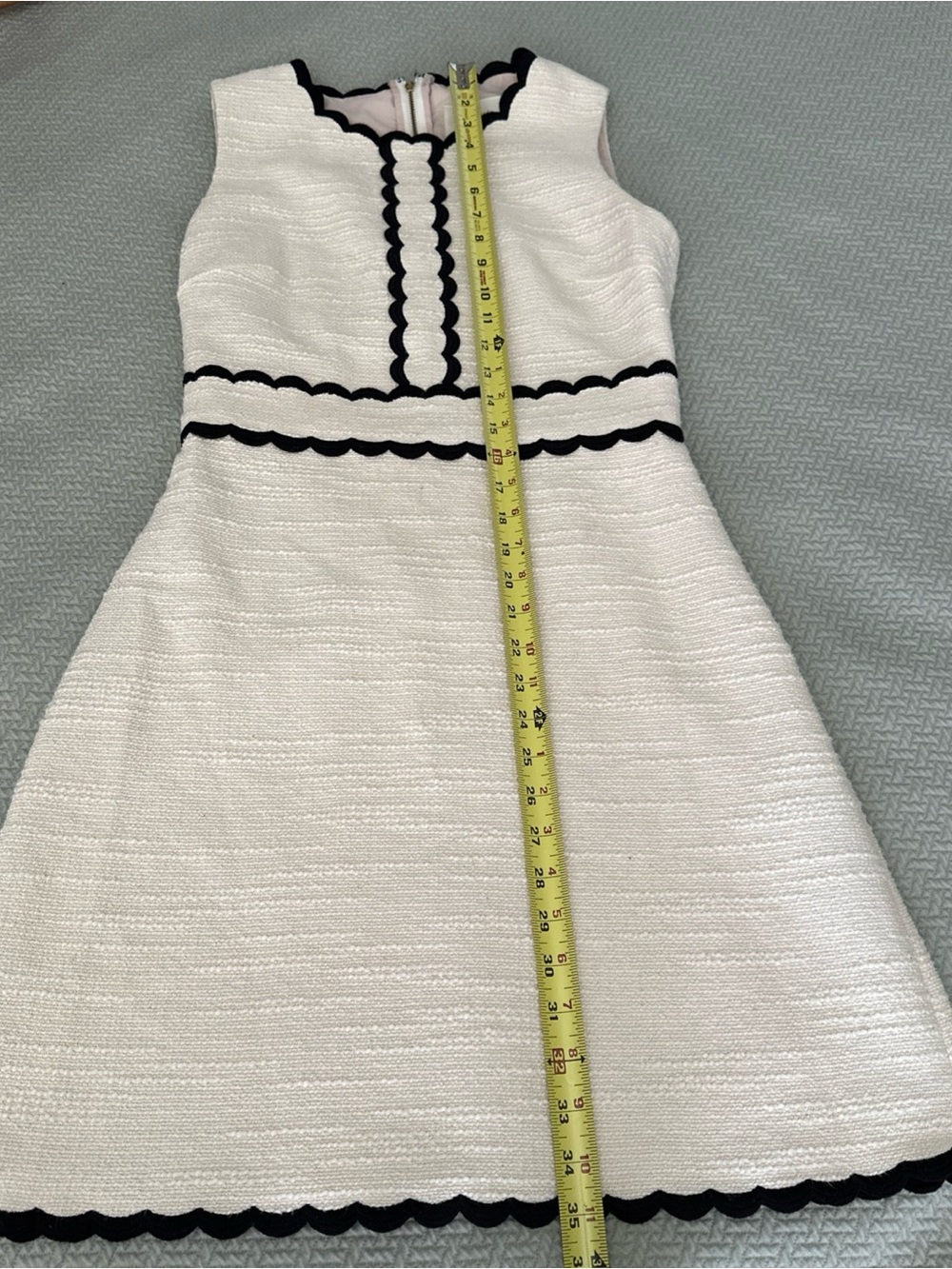Kate Spade New York Cream
Black Scallop Trim Tweed A-Line
Dress Size 4 EUC - Picture 12 of 16